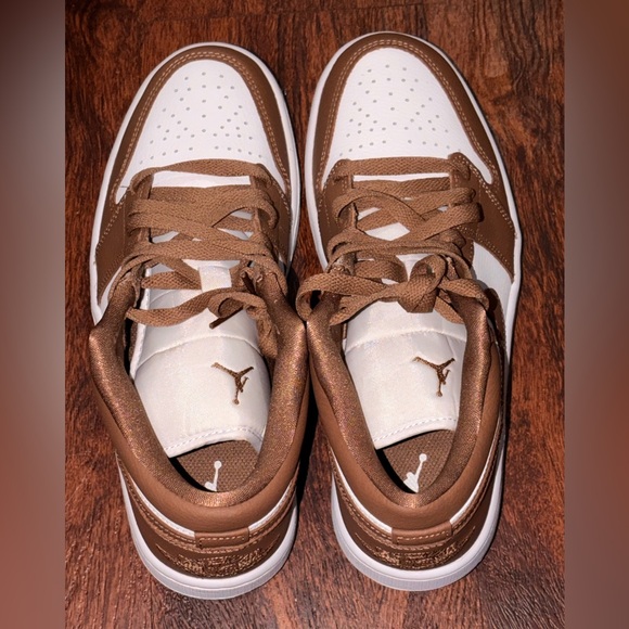 Jordan 1 size 7.5 - Picture 8 of 14